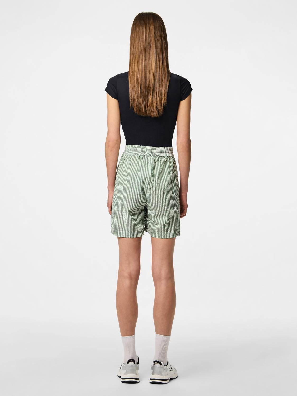 model_shot-back